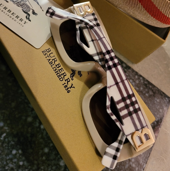 ✅🌹BURBERRY🫦 SUNGLASSES, #2617 56/ 17 142 PRESCRIPTION FRIENDLY ❣️🔥 - Picture 6 of 9